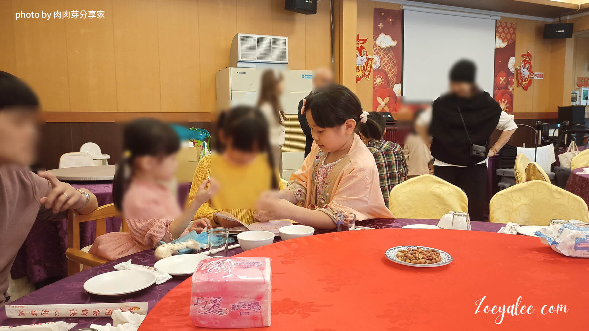 桃園八德,項目包含喜宴,聚餐,外燴的餐廳-上海怹餐廳中餐與彌月宴的小孩子們在嬉戲