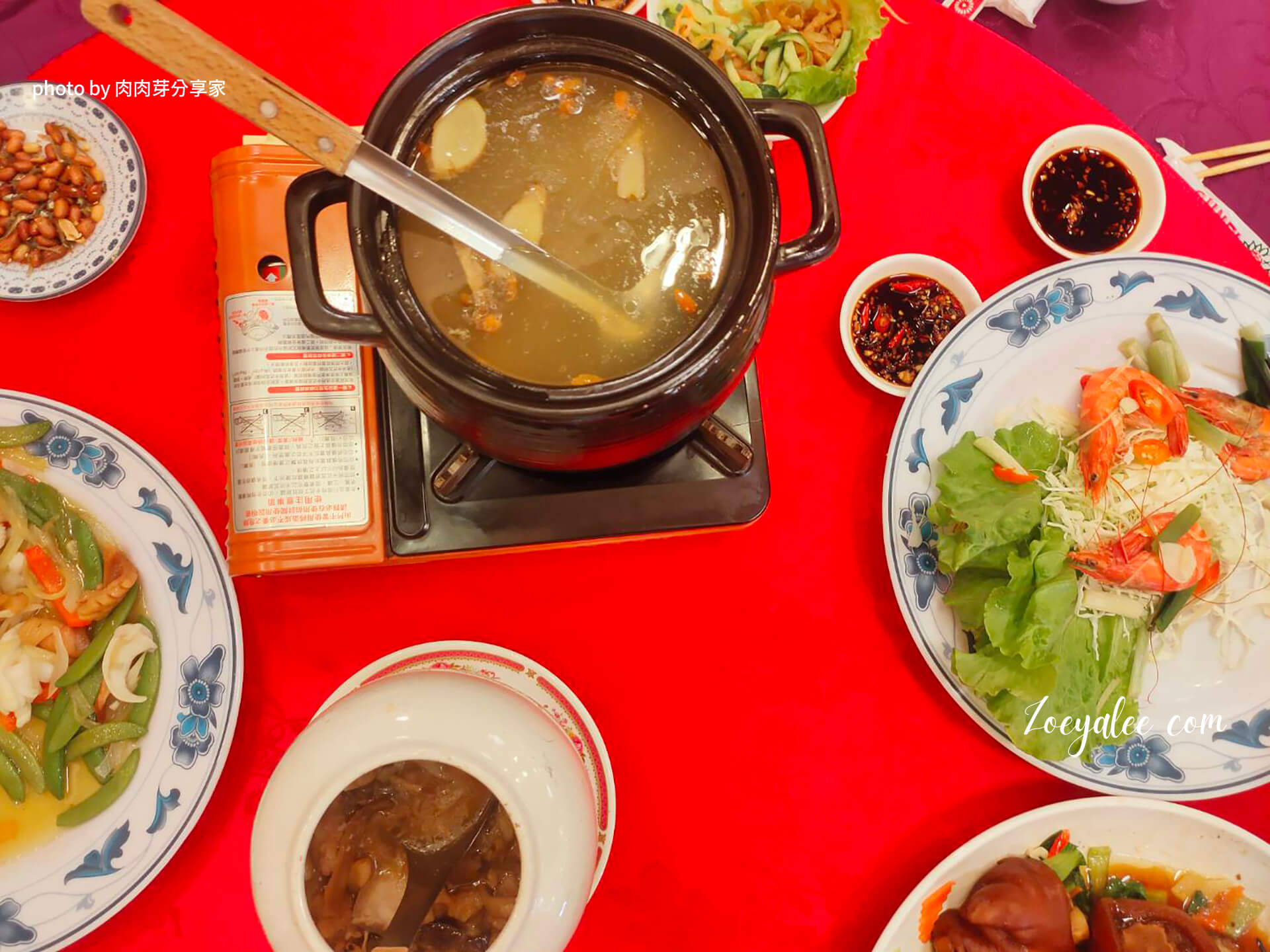 桃園八德,項目包含喜宴,聚餐,外燴的餐廳-上海怹餐廳餐點山藥雞湯，雞燉的非常爛，用湯匙即可將骨肉分離。